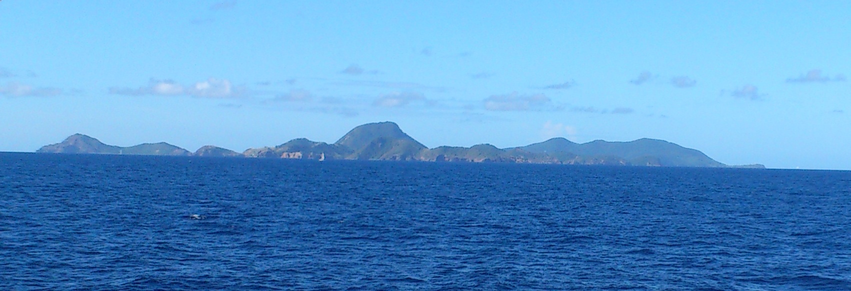Vue sur les îles des Saintes depuis le bateau